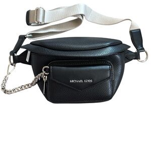 Michael Kors Maisie Pebble Leather 2-in-1 Sling Pack in Black